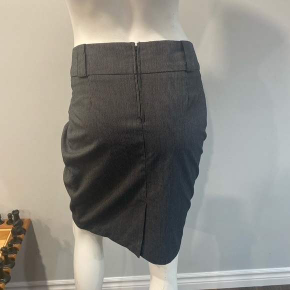 Costa Blanca made in USA Pinstripe Skirt size 6 zip back Button detail Pleat - Picture 3 of 5